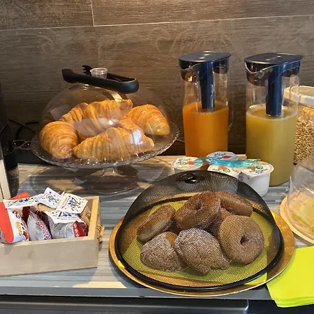 ベッド・アンド・ブレックファスト Feni 3*