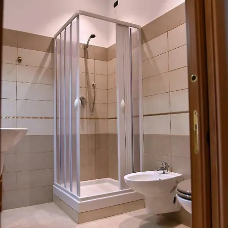 Feni 3* بومبيي